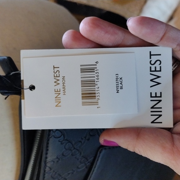 NWT Nine West Black Harmon Swingpack Crossbody - Picture 8 of 11